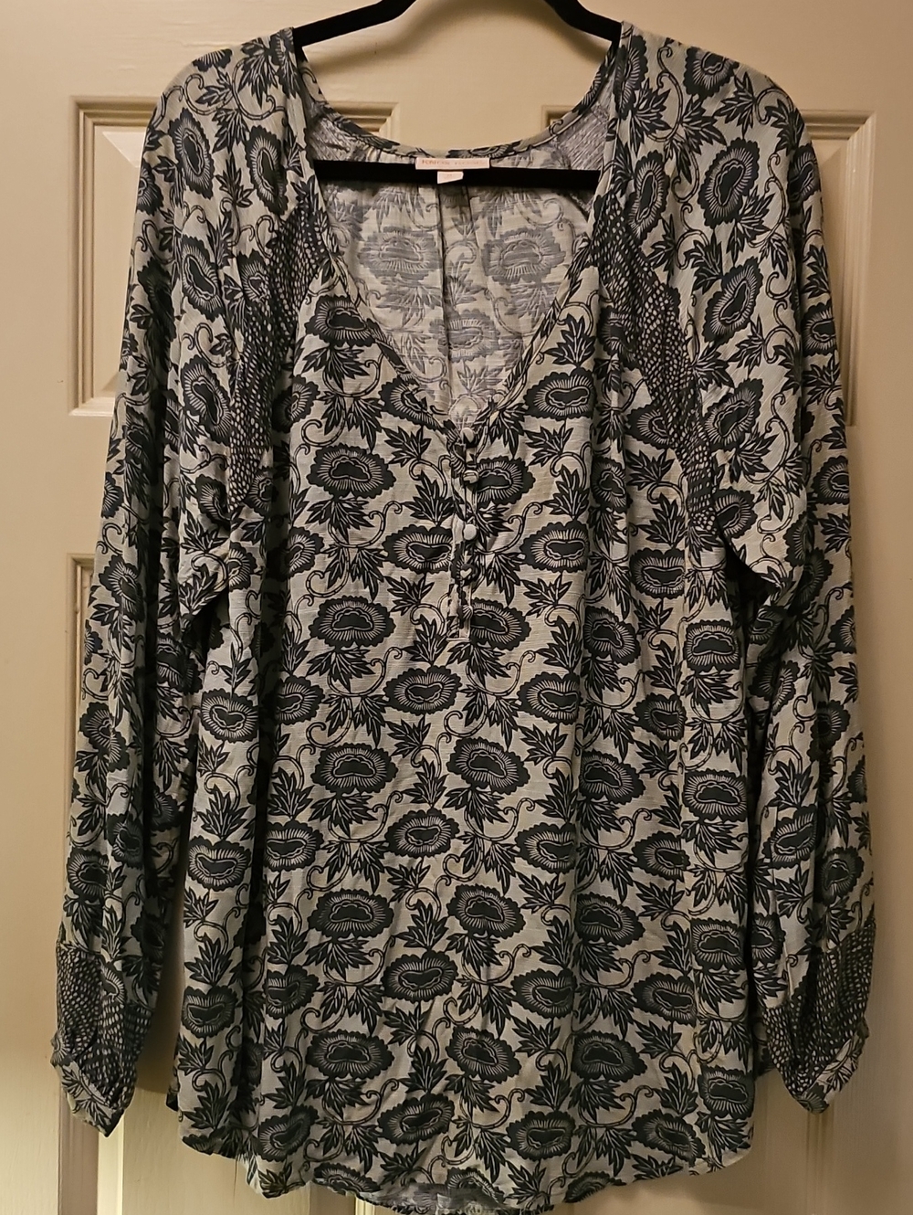 Knox Rose Green And Beige Floral Long Sleeve V-Neck Top